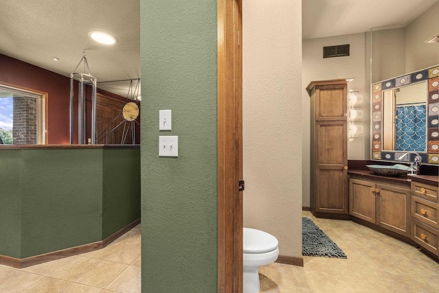 1022 Cortland Ln, Stevens Point, WI 54482 - bathroom featuring a textured wall and vanity