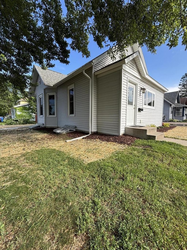 604 Wilson St, Winona, MN 55987 - view of side of property with a lawn