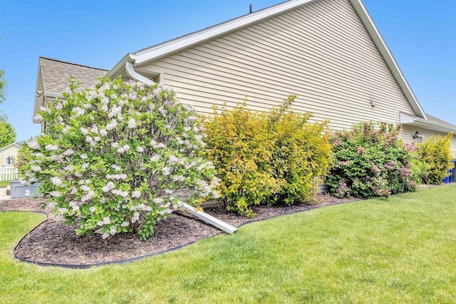 665 Black Earth Dr, De Pere, WI 54115 - view of side of property featuring a yard