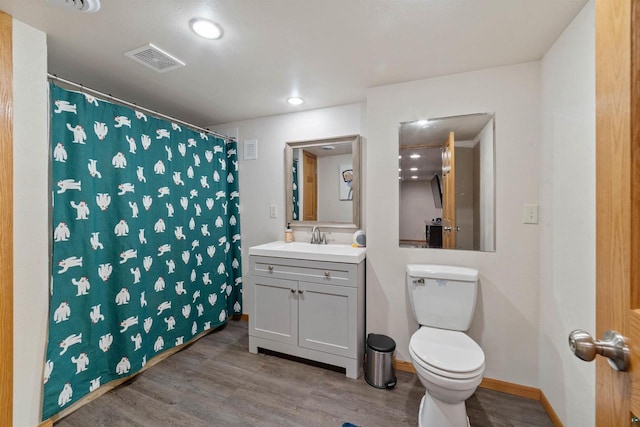 3287 E Old Highway 105, Superior, WI 54880 - bathroom featuring wood finished floors, vanity, recessed lighting, and a shower with curtain