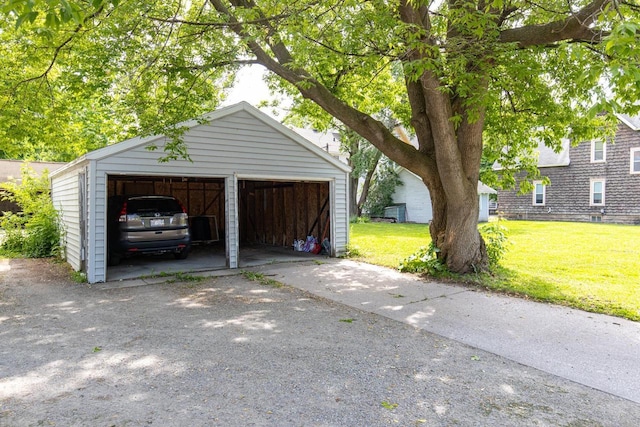 863 Jackson St, Oshkosh, WI 54901 - view of detached garage