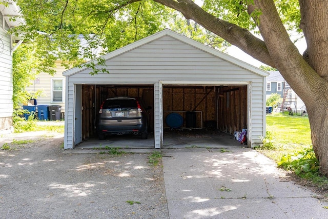 863 Jackson St, Oshkosh, WI 54901 - view of detached garage