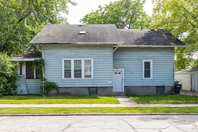 863 Jackson St, Oshkosh, WI 54901 - view of front of property featuring a chimney and a front lawn