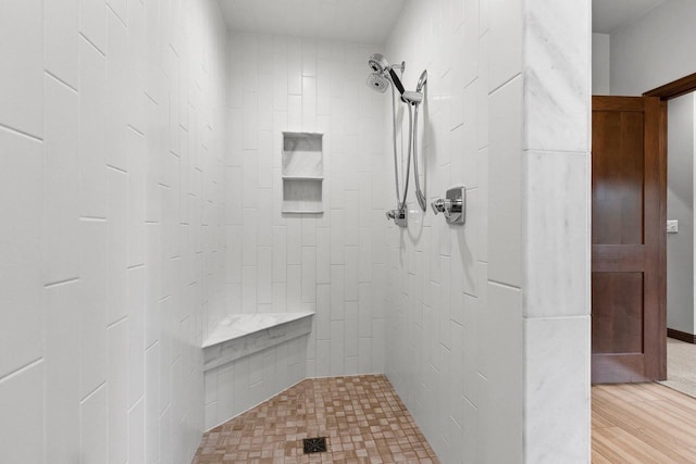 3234 W Twin Pines Ct, Green Bay, WI 54311 - bathroom featuring a tile shower