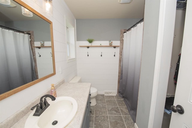 708 Owl Ln, Stevens Point, WI 54482 - full bath featuring vanity and a shower with curtain