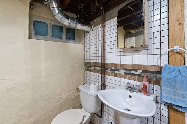 931 Carney Blvd, Marinette, WI 54143 - half bathroom featuring decorative backsplash and tile walls