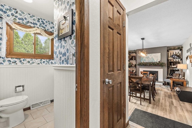 222531 Azalea Rd, Wausau, WI 54401 - hall featuring wainscoting and wallpapered walls