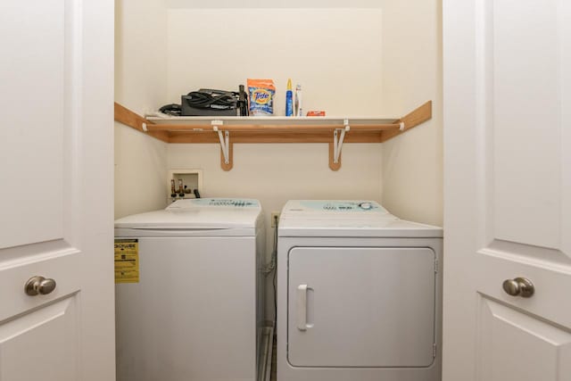 953 Eagleton Dr Unit 46-05, Lake Geneva, WI 53147 - laundry area featuring washer and clothes dryer