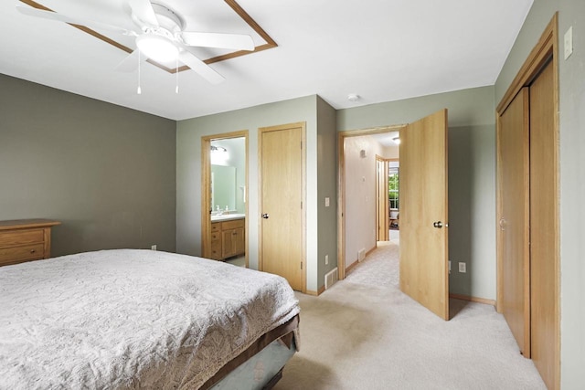 W5355 Linden Hill Dr, Appleton, WI 54915 - bedroom featuring light carpet, connected bathroom, and ceiling fan