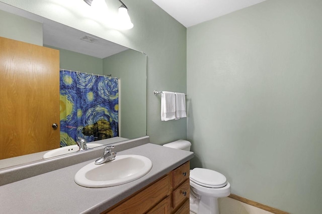 W5355 Linden Hill Dr, Appleton, WI 54915 - full bathroom with vanity and curtained shower