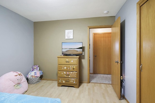 W5355 Linden Hill Dr, Appleton, WI 54915 - bedroom with light wood finished floors and baseboards