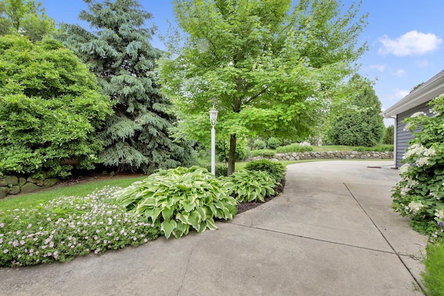 742 Charolais Dr, Slinger, WI 53086 - view of yard with a patio area
