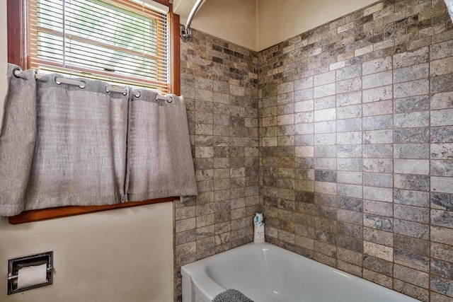 1422 S Burchard Ave, Freeport, IL 61032 - bathroom with a tub