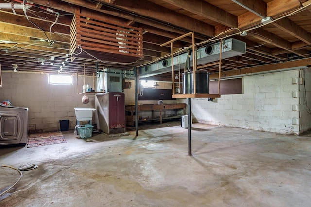 1422 S Burchard Ave, Freeport, IL 61032 - below grade area with washer / dryer