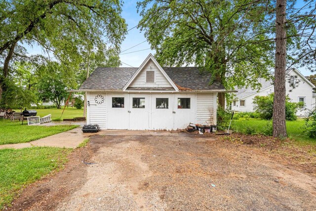 413 S Howard St, Princeton, WI 54968 - view of garage