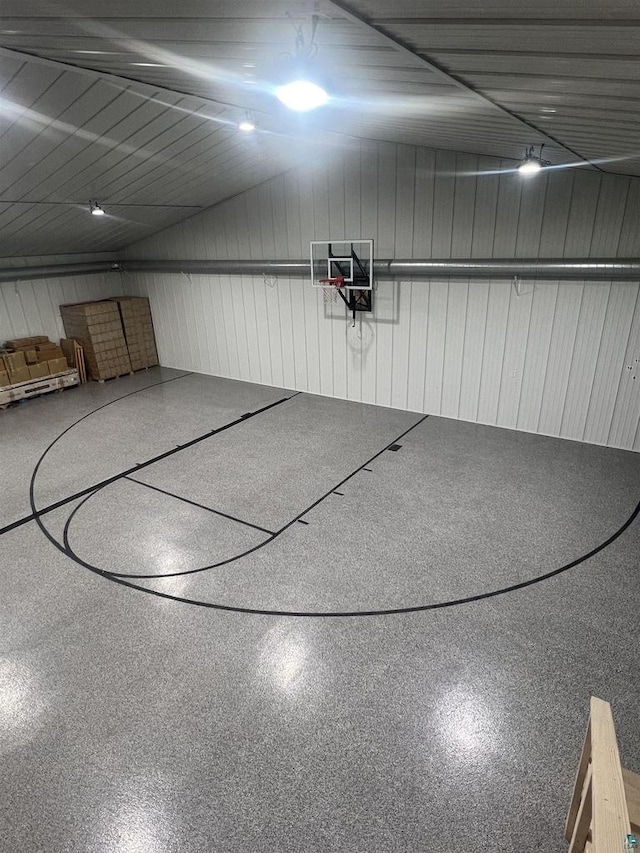 4304 E Leggate Rd, Superior, WI 54880 - view of sport court