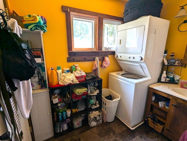 225 Caledonia St, La Crosse, WI 54603 - laundry area featuring stacked washer / dryer