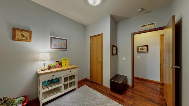 654 Riverview Ct Unit 2-Bldg C, Jefferson, WI 53549 - corridor featuring wood finished floors and baseboards