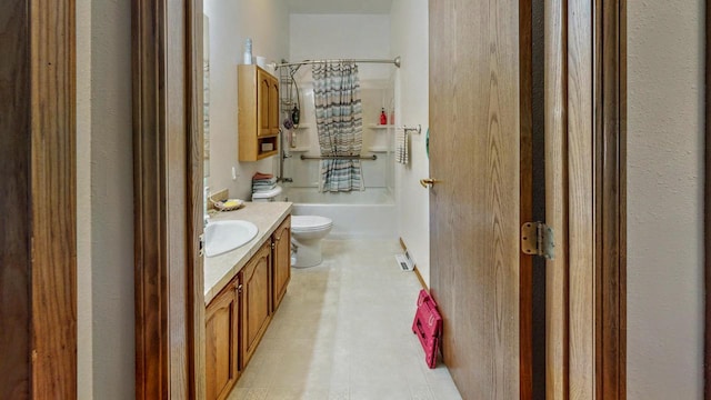 654 Riverview Ct Unit 2-Bldg C, Jefferson, WI 53549 - bathroom featuring vanity and shower / tub combo
