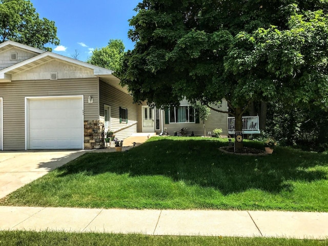 654 Riverview Ct Unit 2-Bldg C, Jefferson, WI 53549 - view of front of property featuring an attached garage, a front yard, and driveway