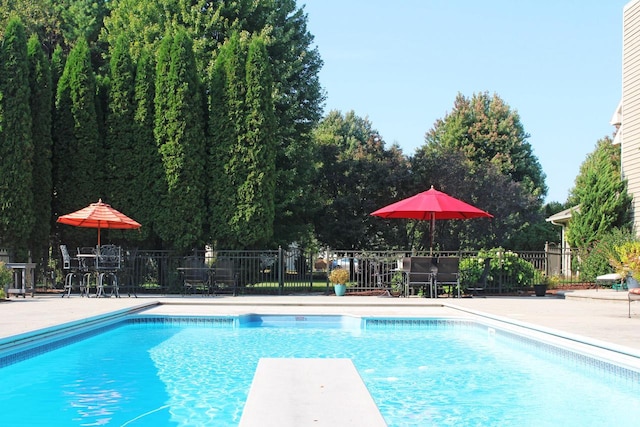 2307 W Willow Creek Ln, Sheboygan, WI 53083 - view of swimming pool featuring a diving board and a patio area