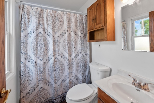 4467 S Nicholson Ave, Saint Francis, WI 53235 - bathroom with vanity and curtained shower