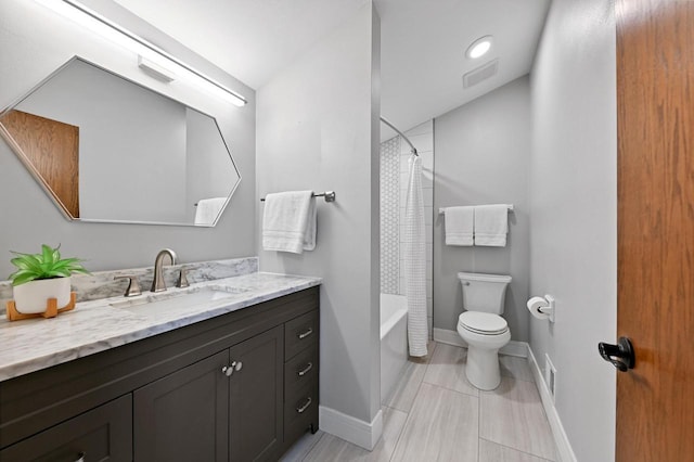 836 Pilgrim Pkwy, Elm Grove, WI 53122 - full bath featuring vanity and shower / bathtub combination with curtain
