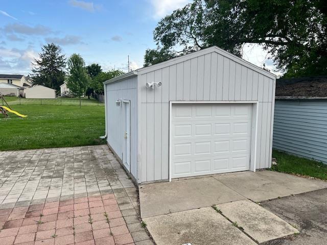 1153 W 7th Ave, Oshkosh, WI 54902 - detached garage featuring concrete driveway