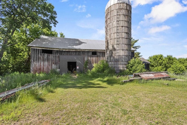 W6525 Beechnut Ave, Wild Rose, WI 54984 - view of grassy yard featuring an outbuilding and a barn