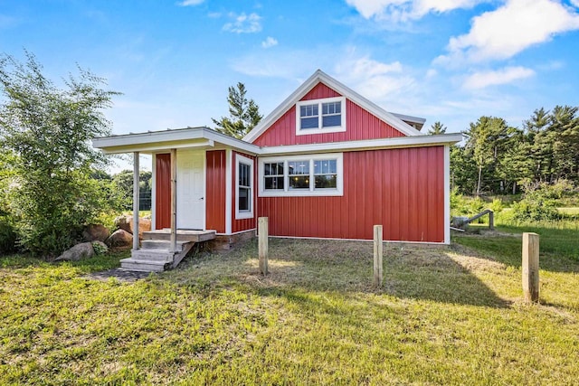 W1511 County Rd Hh, Fremont, WI 54940 - view of front of property with a front yard and an outbuilding