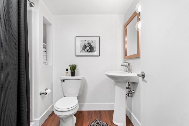 625 N Winnebago St, De Pere, WI 54115 - bathroom featuring wood finished floors and curtained shower