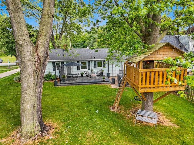 625 N Winnebago St, De Pere, WI 54115 - rear view of house featuring a deck and a yard