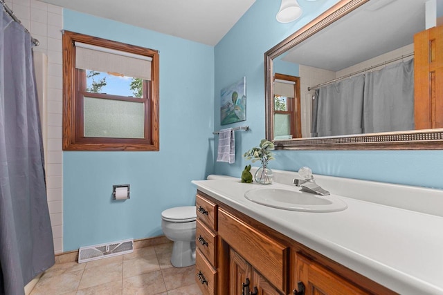 2939 W Roselawn Dr, Appleton, WI 54914 - bathroom featuring vanity, curtained shower, and tile patterned floors