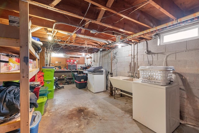 248 E Norport Dr, Port Washington, WI 53074 - below grade area with washing machine and clothes dryer and a sink