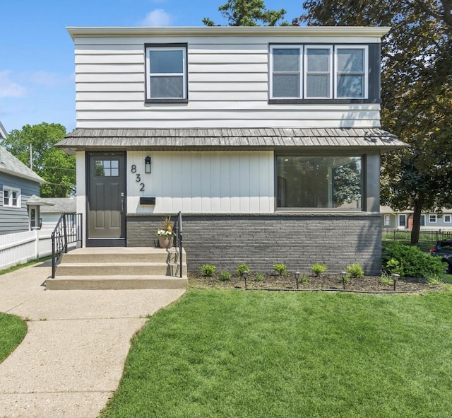 832 E Wilbur Ave, Milwaukee, WI 53207 - view of front facade featuring a front yard and brick siding