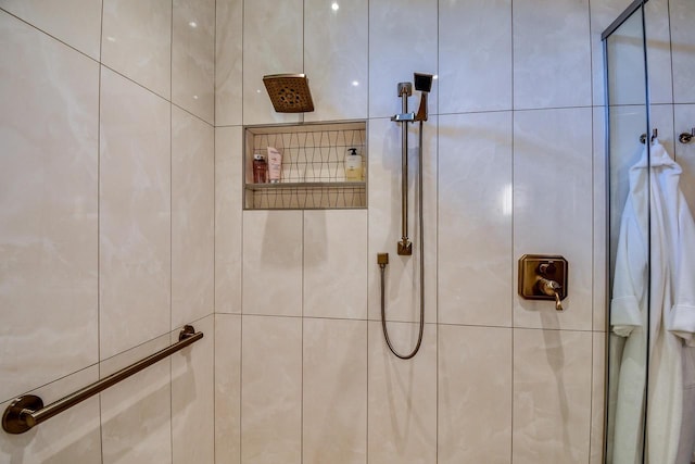 6846 Frank Lloyd Wright Ave, Middleton, WI 53562 - full bathroom featuring a tile shower