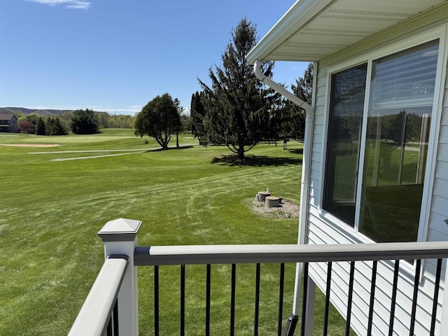 38630 Golf View Dr, Prairie Du Chien, WI 53821 - view of grassy yard