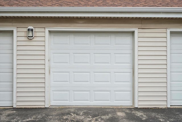 847 W Puetz Rd, Oak Creek, WI 53154 - view of garage