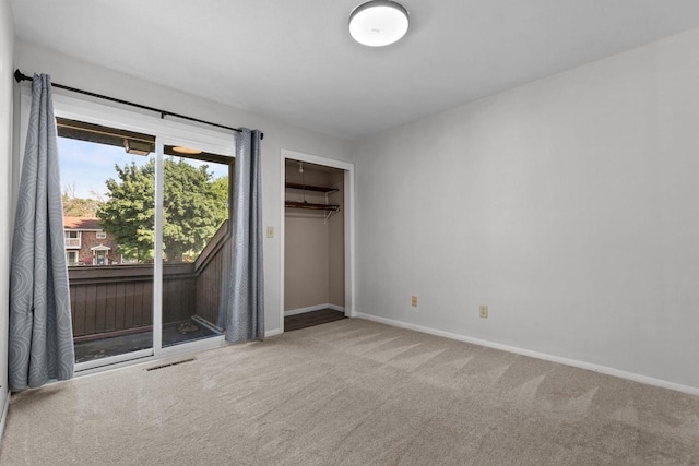 102 Crab Apple Ct, Appleton, WI 54914 - unfurnished bedroom featuring access to outside, carpet floors, and a closet