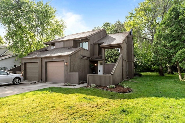 102 Crab Apple Ct, Appleton, WI 54914 - view of front of property with driveway, a front lawn, roof with shingles, and a garage