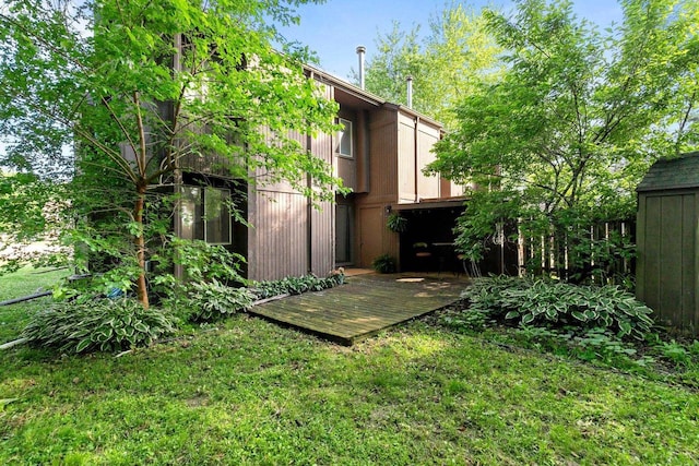 102 Crab Apple Ct, Appleton, WI 54914 - view of grassy yard featuring a shed