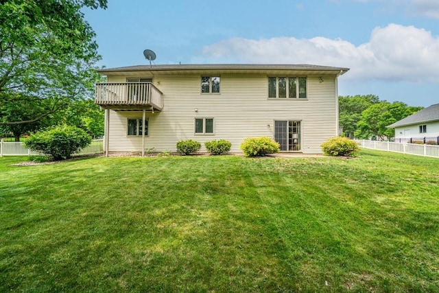 4129 Birch Crest Ln, Eau Claire, WI 54701 - rear view of house featuring a fenced backyard