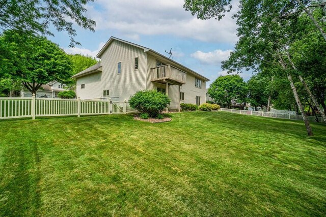 4129 Birch Crest Ln, Eau Claire, WI 54701 - fenced backyard with a balcony