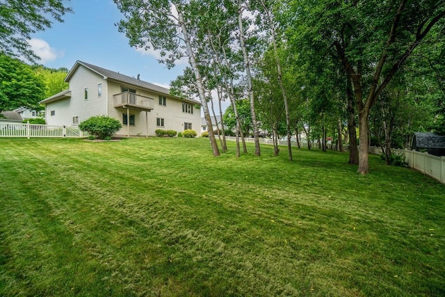 4129 Birch Crest Ln, Eau Claire, WI 54701 - fenced backyard with a balcony