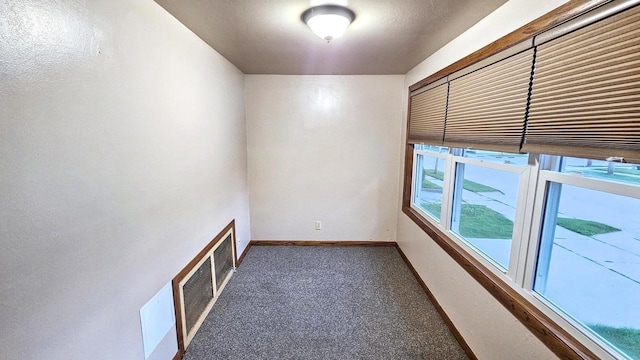 553 W 17th Ave, Oshkosh, WI 54902 - carpeted empty room with baseboards