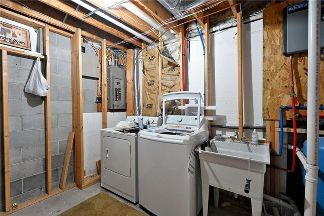 33516 No Mans Trl, Minong, WI 54859 - laundry area featuring electric panel and washing machine and dryer
