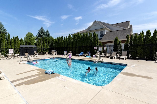 N165W20576 Berry Patch Rd Unit 702, Jackson, WI 53037 - community pool with a patio area