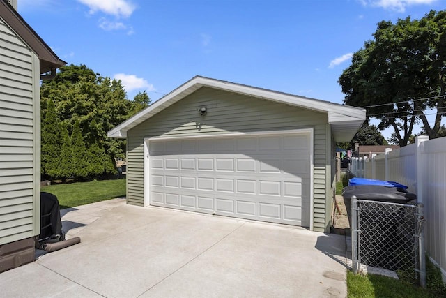 902 E Fremont St, Appleton, WI 54915 - view of detached garage