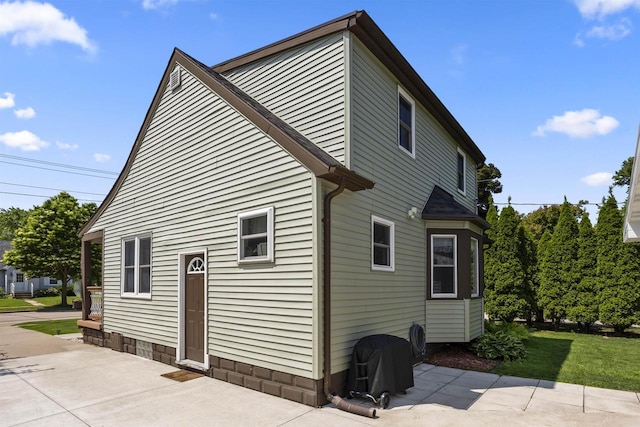 902 E Fremont St, Appleton, WI 54915 - view of property exterior with a yard