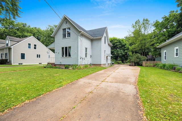 1418 W Washington St, Appleton, WI 54914 - view of front of property featuring concrete driveway